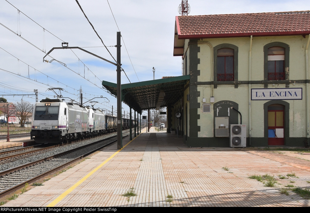 RENFE 253 077